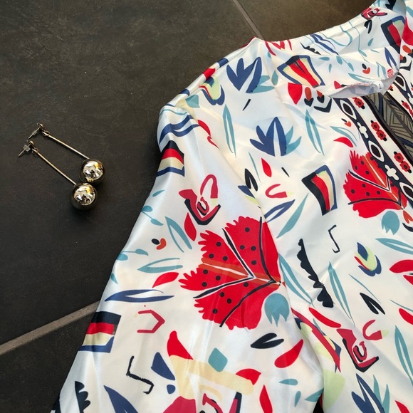 ✨3/$30 Gold ball earrings - Picture 3 of 4